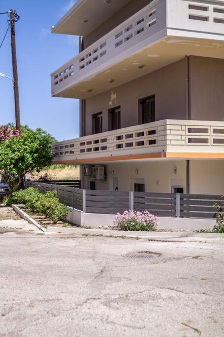 Artemissia New Well Sided Modish House Apartment Kíssamos Exterior foto